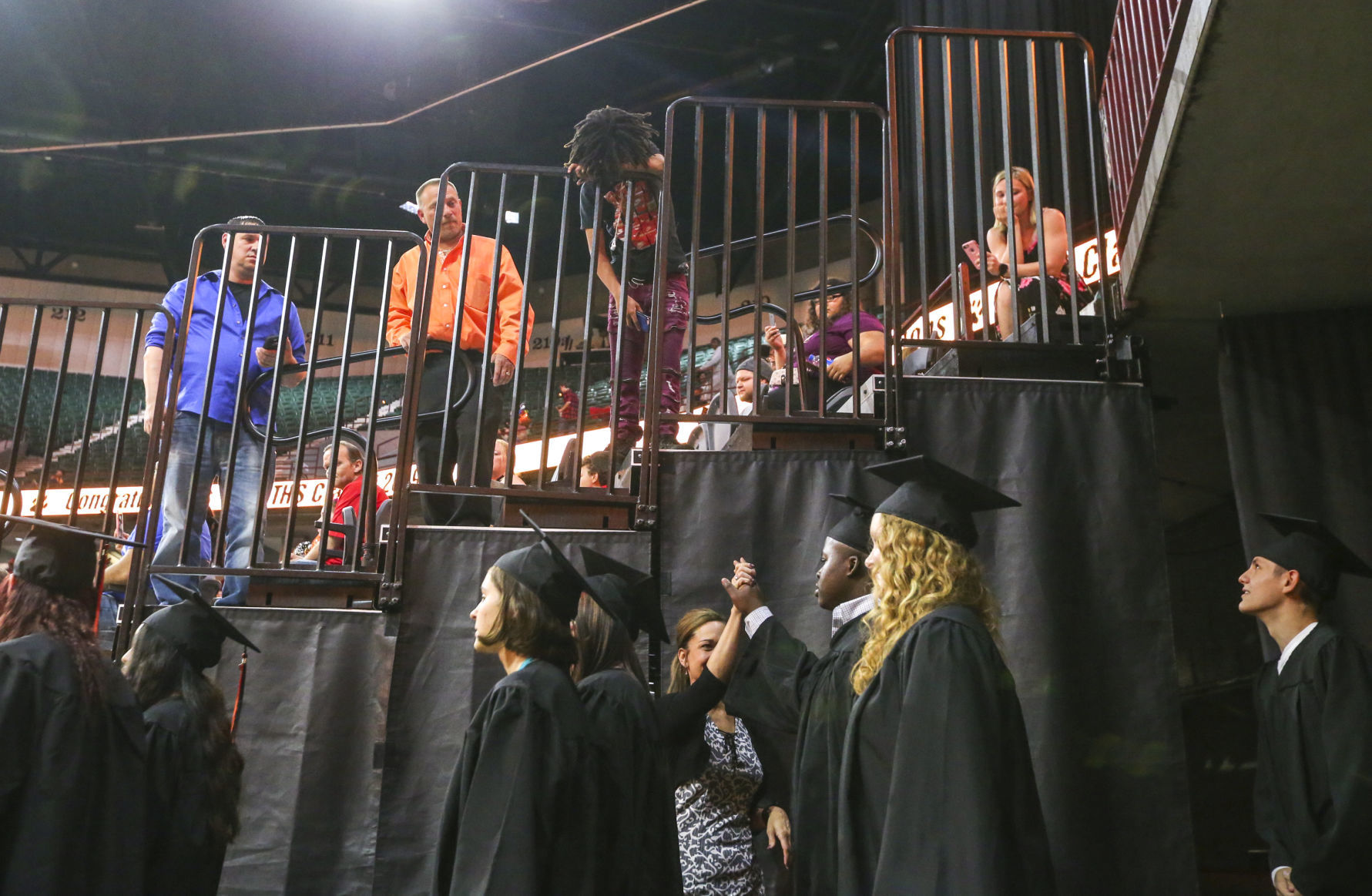 060219-mda-nws-uthsgrad-033